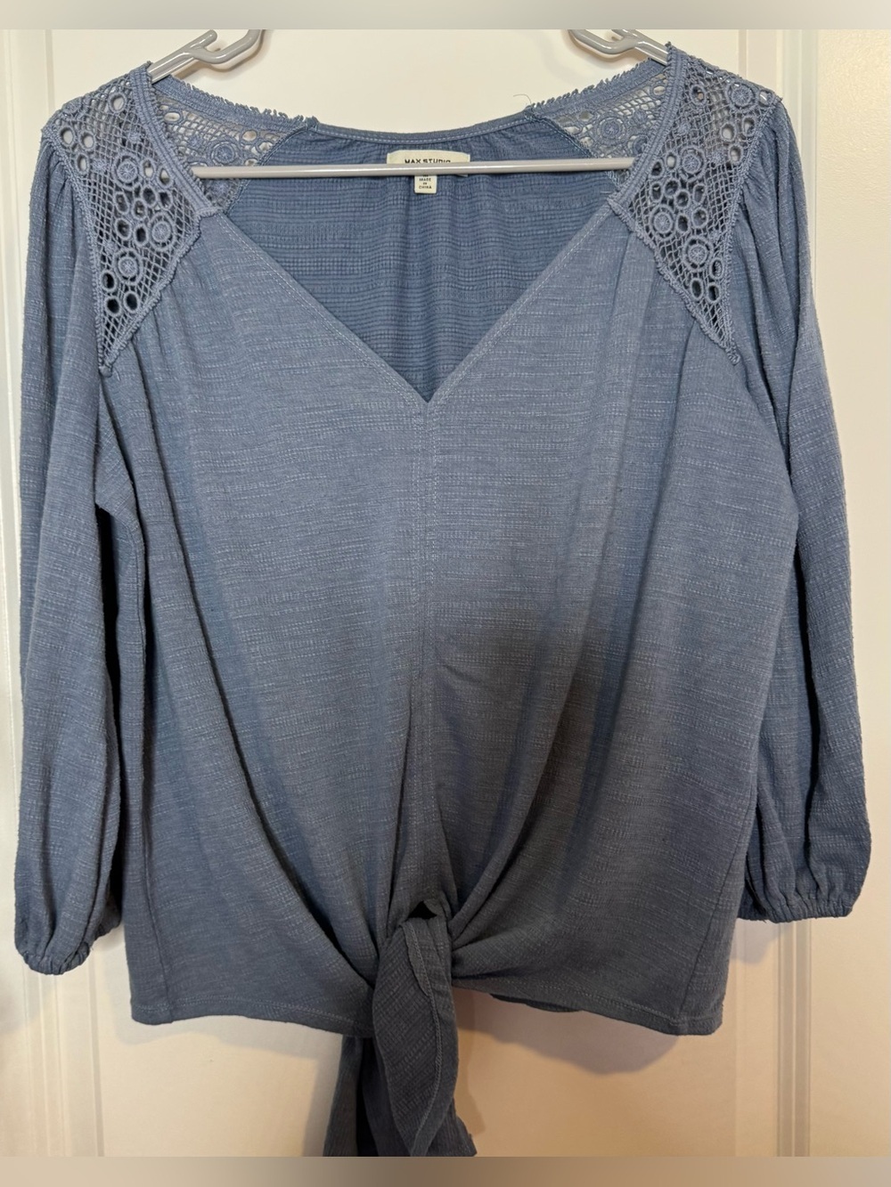 Max Studio Blue V-Neck Crochet Shoulder Tie-Front Blouse stretch sz MD boho